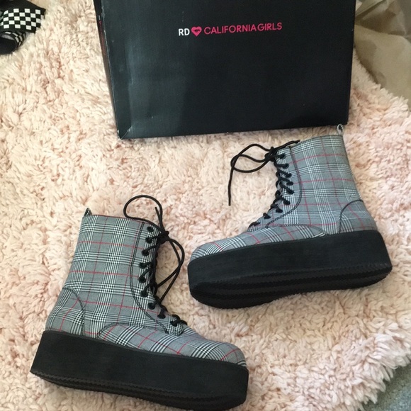 Rocket Dog Cali Girls Plaid Platform Combat boots - Picture 1 of 4